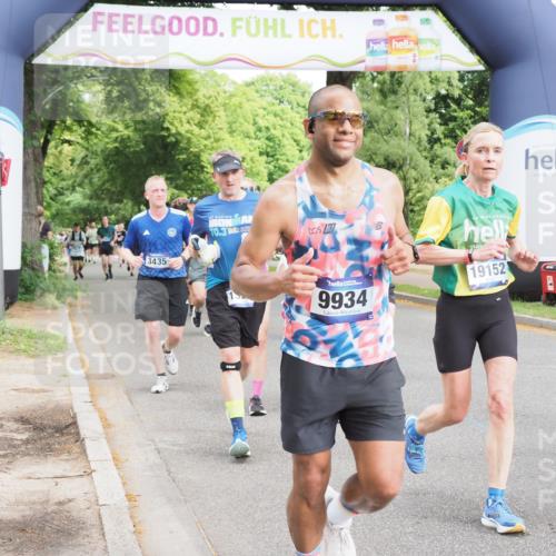 29.06.2025 - hella hamburg halbmarathon MichiJ http://msf.ph/oto/8360488 29.06.2025 10:42:43 Zwischen KM18-KM19 2378, 3048, 3435, 3668, 5465, 7742, 8573, 8691, 8996, 9934, 10044, 11143, 11797, 11799, 12248, 12348, 12590, 13234, 13236, 14408, 14881, 16092, 16213, 16609, 18212, 18290, 18746, 19091, 19152 meine-sportfotos.de