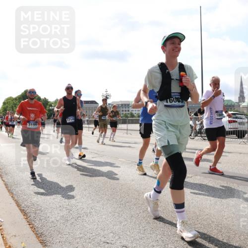 29.06.2025 - hella hamburg halbmarathon Lena Gebhardt http://msf.ph/oto/8360536 29.06.2025 10:01:38 Lombardsbrücke 1606, 1130, 1184, 1329, 1387, 1420, 1464, 1653, 1722, 1724, 1729, 1881, 1940, 2006, 2091, 2167, 2354, 2363, 2591, 2806, 2936, 2957, 3039, 3199, 3425, 3663, 4068, 4249, 4319, 4322, 4328, 4370, 4649, 4663, 5547, 5570, 5602, 5603, 5675, 5742, 6087, 6281, 0000, 6302, 6438, 6591, 6595, 6921, 6924, 7287, 7846, 8030, 8045, 8046, 8191, 8392, 8578, 8691, 8822, 8926, 9230, 10281, 10301, 10383, 10576, 10882, 10915, 11043, 11465 meine-sportfotos.de