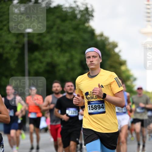 29.06.2025 - hella hamburg halbmarathon Dr. Thomas Lammeyer http://msf.ph/oto/8360537 29.06.2025 09:56:34 Kennedybrücke 1012, 1070, 1415, 1468, 1613, 1735, 1782, 2048, 2189, 2213, 2233, 2590, 2970, 3021, 3098, 3109, 3124, 3304, 3907, 3917, 3928, 4277, 4497, 4691, 4933, 4981, 5476, 5477, 5623, 5682, 6152, 6712, 6716, 7005, 7067, 7093, 7191, 7325, 7451, 7599, 7765, 7843, 8145, 8467, 8664, 8694, 8704, 8722, 9081, 9213, 9232, 9374, 9534, 9538, 9540, 9585, 10000, 10208, 10246, 10313, 10750, 10796, 10969, 11153, 11291, 11346 meine-sportfotos.de