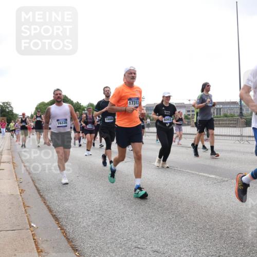 29.06.2025 - hella hamburg halbmarathon Lena Gebhardt http://msf.ph/oto/8360539 29.06.2025 10:39:13 Lombardsbrücke 16335, 10315, 18996, 17313, 6062, 16841, 16883, 1232, 1390, 1451, 1760, 1856, 1883, 2092, 2524, 2534, 2571, 2574, 2843, 2893, 2998, 3275, 3307, 3353, 3727, 3745, 3927, 4257, 4320, 4410, 4523, 4603, 4659, 4855, 4882, 4964, 6062, 6112, 6321, 6342, 6343, 6611, 6748, 7263, 7341, 7501, 7506, 7524, 7589, 7684, 7815, 8203, 8243, 8367, 8457, 8783, 9393, 9420, 9446, 9698, 9708, 9974, 9977, 10001, 10072, 10315, 10512, 10516, 10554, 13060 meine-sportfotos.de
