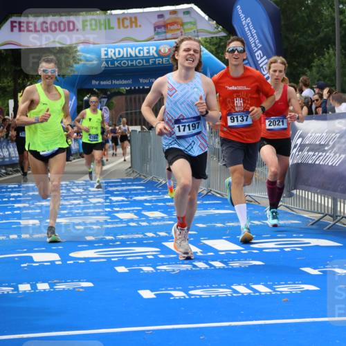29.06.2025 - hella hamburg halbmarathon Strokosch-Dieckow http://msf.ph/oto/8360556 29.06.2025 10:29:29 Ziel 2021, 2180, 6781, 8784, 9137, 10156, 10790, 12234, 13838, 15880, 16118, 17197, 18422, 18699, 18737, 19203, 19204 meine-sportfotos.de