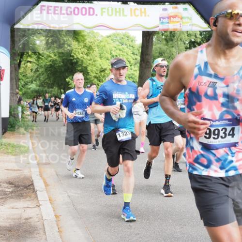 29.06.2025 - hella hamburg halbmarathon MichiJ http://msf.ph/oto/8360575 29.06.2025 10:42:43 Zwischen KM18-KM19 2378, 3048, 3435, 3668, 5465, 7742, 8573, 8691, 8996, 9934, 10044, 11143, 11797, 11799, 12248, 12348, 12590, 13234, 13236, 14408, 14881, 16092, 16213, 16609, 18212, 18290, 18746, 19091, 19152 meine-sportfotos.de