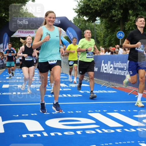 29.06.2025 - hella hamburg halbmarathon Strokosch-Dieckow http://msf.ph/oto/8360580 29.06.2025 10:51:19 Ziel 1461, 1817, 2364, 2411, 2636, 2718, 2946, 4404, 4814, 5600, 5820, 6657, 6776, 8316, 8930, 8989, 9214, 9476, 9656, 10480, 10667, 11124, 11422, 11512, 11625, 12016, 13047, 13792, 14865, 14994, 15871, 15950, 16357, 18019, 18489 meine-sportfotos.de