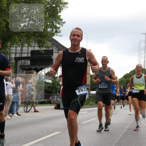 29.06.2025 - hella hamburg halbmarathon Yannick Fuchs http://msf.ph/oto/8360610 29.06.2025 10:53:11 20KM 1285, 2006, 2348, 2584, 2677, 2957, 2978, 3181, 3279, 3425, 3983, 4088, 4592, 5347, 5633, 5885, 6087, 6202, 6208, 6220, 6438, 6636, 6997, 7031, 7223, 7287, 7476, 8290, 9655, 10036, 10759, 10896, 10943, 11935, 11938, 12206, 12261, 12564, 12633, 12862, 13407, 13583, 13761, 14375, 14567, 14631, 14732, 14902, 14965, 15232, 15240, 15263, 15284, 15824, 16160, 16341, 16563, 16910, 16980, 17017, 17346, 17503, 17630, 18153, 18266, 18327, 18467, 18716, 19015, 19160 meine-sportfotos.de