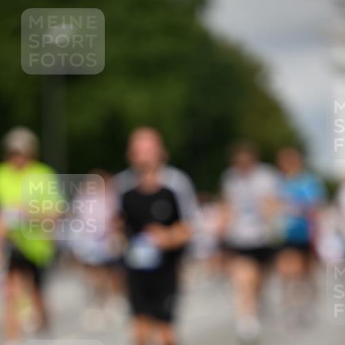 29.06.2025 - hella hamburg halbmarathon Dr. Thomas Lammeyer http://msf.ph/oto/8360661 29.06.2025 10:18:53 Kennedybrücke 1296, 1379, 1575, 1728, 1745, 2046, 2281, 2690, 3454, 3507, 3509, 3691, 4495, 4641, 5608, 5800, 5981, 6181, 6317, 6710, 6724, 7195, 7439, 7446, 7447, 7881, 8239, 8256, 8275, 8522, 8563, 8755, 8854, 8892, 9709, 9911, 9975, 10589, 10717, 10858, 11271 meine-sportfotos.de