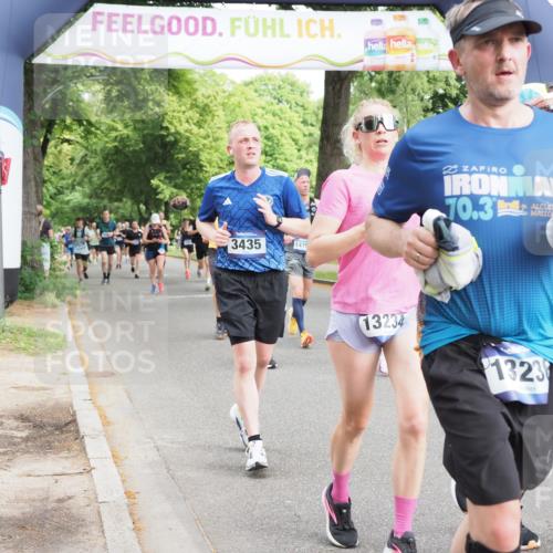 29.06.2025 - hella hamburg halbmarathon MichiJ http://msf.ph/oto/8360675 29.06.2025 10:42:44 Zwischen KM18-KM19 2378, 3048, 3435, 3668, 5465, 8573, 8691, 8996, 9934, 10044, 11797, 12248, 12348, 12590, 13234, 13236, 14408, 14750, 16092, 16213, 16609, 18212, 18290, 19091, 19152 meine-sportfotos.de