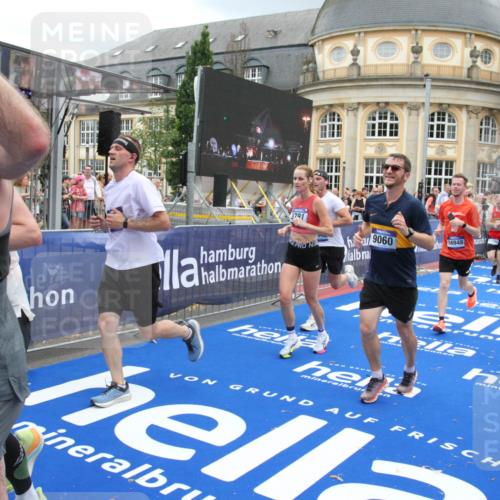 29.06.2025 - hella hamburg halbmarathon Michael Strokosch http://msf.ph/oto/8360692 29.06.2025 10:55:10 Ziel 1549, 1628, 2119, 2448, 2884, 3041, 3791, 3945, 4938, 6355, 8691, 9060, 9361, 9380, 10191, 10192, 11333, 11747, 11976, 12248, 12961, 13297, 14750, 14834, 14948, 15126, 15879, 16108, 16630, 17803, 17842 meine-sportfotos.de