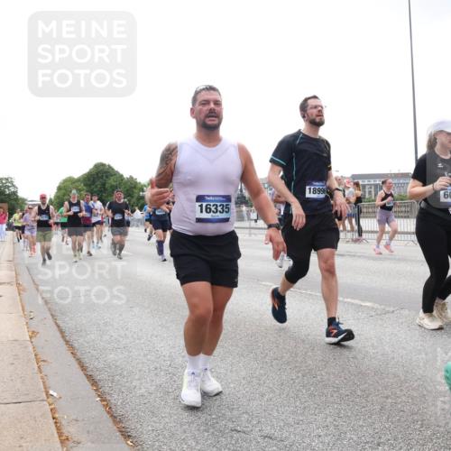 29.06.2025 - hella hamburg halbmarathon Lena Gebhardt http://msf.ph/oto/8360693 29.06.2025 10:39:15 Lombardsbrücke 18725, 12749, 16335, 18996, 6062, 37, 1232, 1390, 1451, 1760, 1856, 1883, 2092, 2524, 2534, 2571, 2574, 2843, 2893, 2998, 3275, 3307, 3353, 3727, 3745, 3927, 4257, 4320, 4410, 4523, 4603, 4659, 4855, 4882, 4964, 6062, 6112, 6321, 6342, 6343, 6611, 6748, 7263, 7341, 7501, 7506, 7524, 7589, 7684, 7815, 8203, 8243, 8367, 8457, 8783, 8995, 9393, 9420, 9446, 9569, 9698, 9708, 9974, 9977, 10001, 10072, 10315, 10512, 10516, 10554, 13060 meine-sportfotos.de