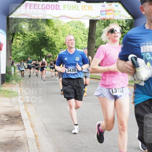 29.06.2025 - hella hamburg halbmarathon MichiJ http://msf.ph/oto/8360720 29.06.2025 10:42:44 Zwischen KM18-KM19 2378, 3048, 3435, 3668, 5465, 8573, 8691, 8996, 9934, 10044, 11797, 12248, 12348, 12590, 13234, 13236, 14408, 14750, 16092, 16213, 16609, 18212, 18290, 19091, 19152 meine-sportfotos.de