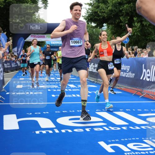29.06.2025 - hella hamburg halbmarathon Strokosch-Dieckow http://msf.ph/oto/8360730 29.06.2025 10:51:18 Ziel 1461, 1817, 2364, 2411, 2636, 2718, 2946, 4404, 4814, 5600, 5820, 6657, 6776, 8316, 8930, 8989, 9214, 9476, 9656, 10480, 10667, 10868, 11124, 11422, 11512, 11625, 12016, 13047, 14865, 14994, 15480, 15950, 16357, 17530, 18019, 18489 meine-sportfotos.de