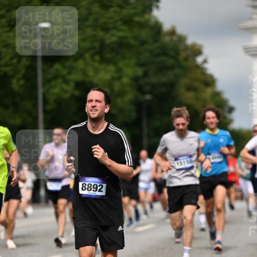 29.06.2025 - hella hamburg halbmarathon Dr. Thomas Lammeyer http://msf.ph/oto/8360754 29.06.2025 10:18:54 Kennedybrücke 1296, 1379, 1524, 1575, 1728, 1745, 2046, 2281, 2690, 3454, 3507, 3509, 3650, 3691, 4495, 4641, 5608, 5800, 5981, 6181, 6317, 6710, 6724, 7195, 7439, 7446, 7447, 7881, 8239, 8256, 8275, 8522, 8563, 8755, 8854, 8892, 9709, 9911, 9975, 10589, 10717, 10858, 11271 meine-sportfotos.de