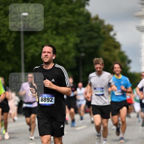 29.06.2025 - hella hamburg halbmarathon Dr. Thomas Lammeyer http://msf.ph/oto/8360768 29.06.2025 10:18:54 Kennedybrücke 1296, 1379, 1524, 1575, 1728, 1745, 2046, 2281, 2690, 3454, 3507, 3509, 3650, 3691, 4495, 4641, 5608, 5800, 5981, 6181, 6317, 6710, 6724, 7195, 7439, 7446, 7447, 7881, 8239, 8256, 8275, 8522, 8563, 8755, 8854, 8892, 9709, 9911, 9975, 10589, 10717, 10858, 11271 meine-sportfotos.de