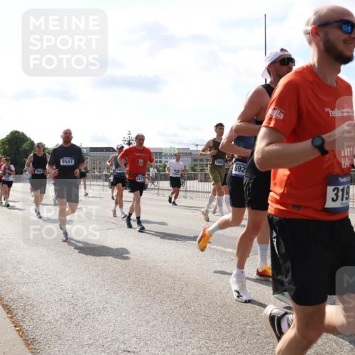 29.06.2025 - hella hamburg halbmarathon Lena Gebhardt http://msf.ph/oto/8360773 29.06.2025 10:01:40 Lombardsbrücke 5547, 14375, 30, 1895, 692, 319, 1184, 1329, 1387, 1420, 1464, 1653, 1722, 1724, 1729, 1881, 1940, 2006, 2091, 2167, 2591, 2806, 2957, 3039, 3199, 3425, 3663, 4068, 4249, 4286, 4319, 4322, 4328, 4370, 4649, 4663, 5547, 5570, 5602, 5603, 5675, 5742, 6087, 6281, 0000, 6302, 6327, 6438, 6591, 6595, 6921, 6924, 7287, 7846, 8030, 8045, 8046, 8191, 8392, 8578, 8691, 8822, 8926, 9230, 10281, 10301, 10383, 10576, 10882, 10915, 11043, 11465 meine-sportfotos.de