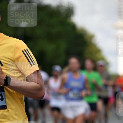 29.06.2025 - hella hamburg halbmarathon Dr. Thomas Lammeyer http://msf.ph/oto/8360890 29.06.2025 09:56:35 Kennedybrücke 1012, 1070, 1415, 1468, 1613, 1735, 1782, 2048, 2189, 2213, 2233, 2590, 2970, 3021, 3098, 3109, 3124, 3304, 3907, 3917, 3928, 4277, 4497, 4691, 4933, 4981, 5476, 5477, 5623, 5682, 6152, 6712, 6716, 7005, 7067, 7093, 7191, 7325, 7599, 7765, 7843, 8145, 8664, 8694, 8704, 8722, 9081, 9213, 9232, 9374, 9534, 9538, 9540, 9585, 10000, 10208, 10246, 10313, 10750, 10796, 10969, 11153, 11291, 11346 meine-sportfotos.de