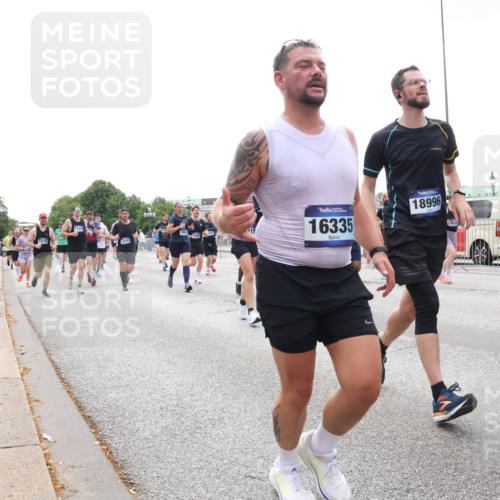 29.06.2025 - hella hamburg halbmarathon Lena Gebhardt http://msf.ph/oto/8360897 29.06.2025 10:39:15 Lombardsbrücke 12745, 16335, 18996, 02, 1232, 1390, 1451, 1760, 1856, 1883, 2092, 2524, 2534, 2571, 2574, 2843, 2893, 2998, 3275, 3307, 3353, 3727, 3745, 3927, 4257, 4320, 4410, 4523, 4603, 4659, 4855, 4882, 4964, 6062, 6112, 6321, 6342, 6343, 6611, 6748, 7263, 7341, 7501, 7506, 7524, 7589, 7684, 7815, 8203, 8243, 8367, 8457, 8783, 8995, 9393, 9420, 9446, 9569, 9698, 9708, 9974, 9977, 10001, 10072, 10315, 10512, 10516, 10554, 13060 meine-sportfotos.de