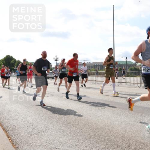 29.06.2025 - hella hamburg halbmarathon Lena Gebhardt http://msf.ph/oto/8360915 29.06.2025 10:01:40 Lombardsbrücke 5547, 2591, 10915, 14375, 6921, 1, 1184, 1329, 1387, 1420, 1464, 1653, 1722, 1724, 1729, 1881, 1940, 2006, 2091, 2167, 2591, 2806, 2957, 3039, 3199, 3425, 3663, 4068, 4249, 4286, 4319, 4322, 4328, 4370, 4649, 4663, 5547, 5570, 5602, 5603, 5675, 5742, 6087, 6281, 0000, 6302, 6327, 6438, 6591, 6595, 6921, 6924, 7287, 7846, 8030, 8045, 8046, 8191, 8392, 8578, 8691, 8822, 8926, 9230, 10281, 10301, 10383, 10576, 10882, 10915, 11043, 11465 meine-sportfotos.de