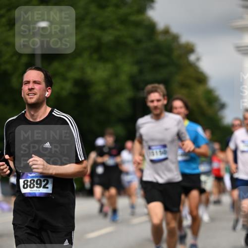 29.06.2025 - hella hamburg halbmarathon Dr. Thomas Lammeyer http://msf.ph/oto/8360955 29.06.2025 10:18:55 Kennedybrücke 1296, 1379, 1524, 1575, 1728, 1745, 2046, 2281, 2690, 3454, 3507, 3509, 3513, 3650, 3691, 4495, 4641, 5608, 5800, 5981, 6181, 6317, 6710, 7195, 7439, 7446, 7447, 7881, 8239, 8256, 8275, 8522, 8563, 8755, 8854, 8892, 9709, 9911, 9975, 10589, 10717, 10858, 11271 meine-sportfotos.de