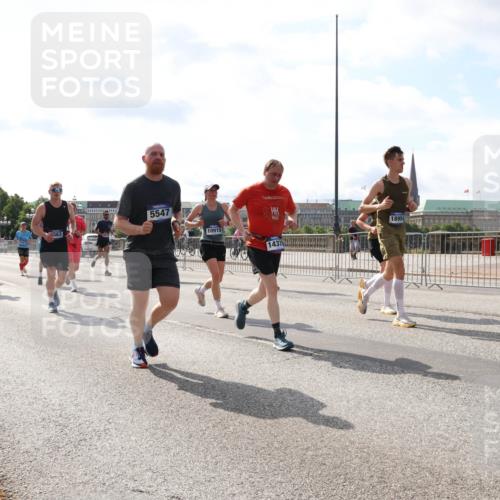 29.06.2025 - hella hamburg halbmarathon Lena Gebhardt http://msf.ph/oto/8360993 29.06.2025 10:01:41 Lombardsbrücke 2591, 5547, 10915, 14375, 18954, 1184, 1329, 1387, 1420, 1464, 1653, 1722, 1724, 1729, 1881, 1940, 2006, 2091, 2167, 2591, 2806, 2957, 3039, 3199, 3425, 3663, 4249, 4286, 4319, 4322, 4328, 4370, 4649, 4663, 5547, 5570, 5602, 5603, 5675, 5742, 6087, 6281, 0000, 6302, 6327, 6438, 6591, 6595, 6921, 6924, 7287, 7846, 8030, 8045, 8046, 8191, 8392, 8578, 8691, 8822, 8926, 9230, 10281, 10301, 10383, 10576, 10882, 10915, 11043, 11465, 14471 meine-sportfotos.de