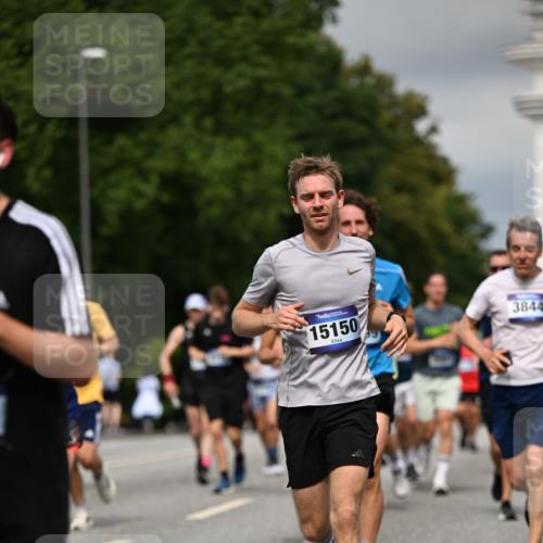 29.06.2025 - hella hamburg halbmarathon Dr. Thomas Lammeyer http://msf.ph/oto/8360996 29.06.2025 10:18:55 Kennedybrücke 1296, 1379, 1524, 1575, 1728, 1745, 2046, 2281, 2690, 3454, 3507, 3509, 3513, 3650, 3691, 4495, 4641, 5608, 5800, 5981, 6181, 6317, 6710, 7195, 7439, 7446, 7447, 7881, 8239, 8256, 8275, 8522, 8563, 8755, 8854, 8892, 9709, 9911, 9975, 10589, 10717, 10858, 11271 meine-sportfotos.de