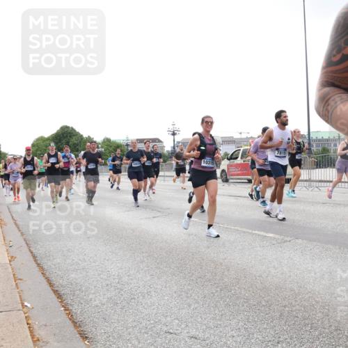 29.06.2025 - hella hamburg halbmarathon Lena Gebhardt http://msf.ph/oto/8361009 29.06.2025 10:39:15 Lombardsbrücke 11419, 18725, 12745, 18934, 10315, 7815, 1232, 1390, 1451, 1760, 1856, 1883, 2092, 2524, 2534, 2571, 2574, 2843, 2893, 2998, 3275, 3307, 3353, 3727, 3745, 3927, 4257, 4320, 4410, 4523, 4603, 4659, 4855, 4882, 4964, 6062, 6112, 6321, 6342, 6343, 6611, 6748, 7263, 7341, 7501, 7506, 7524, 7589, 7684, 7815, 8203, 8243, 8367, 8457, 8783, 8995, 9393, 9420, 9446, 9569, 9698, 9708, 9974, 9977, 10001, 10072, 10315, 10512, 10516, 10554, 13060 meine-sportfotos.de