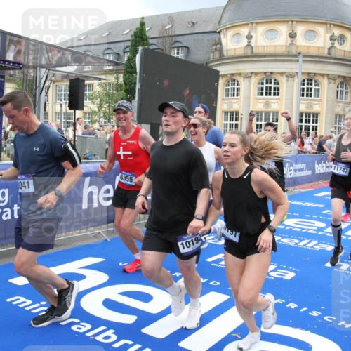 29.06.2025 - hella hamburg halbmarathon Michael Strokosch http://msf.ph/oto/8361045 29.06.2025 10:55:15 Ziel 1549, 1628, 2119, 2448, 3041, 3945, 4903, 6355, 6891, 8973, 9361, 9380, 10188, 10191, 10192, 10582, 11747, 12248, 12961, 14834, 15854, 16108, 16521, 16630, 18031, 18966 meine-sportfotos.de