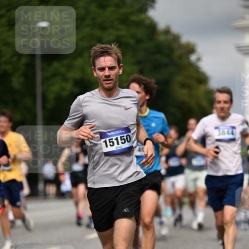 29.06.2025 - hella hamburg halbmarathon Dr. Thomas Lammeyer http://msf.ph/oto/8361051 29.06.2025 10:18:56 Kennedybrücke 1296, 1379, 1524, 1575, 1745, 2046, 2281, 2690, 3454, 3507, 3509, 3513, 3650, 3691, 4495, 4641, 5608, 5800, 5981, 6317, 6710, 7195, 7439, 7446, 7447, 7881, 8239, 8256, 8275, 8522, 8563, 8609, 8854, 8892, 9709, 9911, 9975, 10589, 10717, 10858, 11271 meine-sportfotos.de