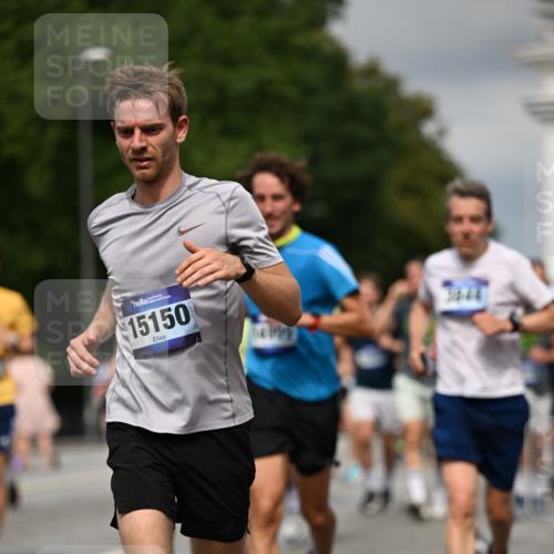 29.06.2025 - hella hamburg halbmarathon Dr. Thomas Lammeyer http://msf.ph/oto/8361071 29.06.2025 10:18:56 Kennedybrücke 1296, 1379, 1524, 1575, 1745, 2046, 2281, 2690, 3454, 3507, 3509, 3513, 3650, 3691, 4495, 4641, 5608, 5800, 5981, 6317, 6710, 7195, 7439, 7446, 7447, 7881, 8239, 8256, 8275, 8522, 8563, 8609, 8854, 8892, 9709, 9911, 9975, 10589, 10717, 10858, 11271 meine-sportfotos.de