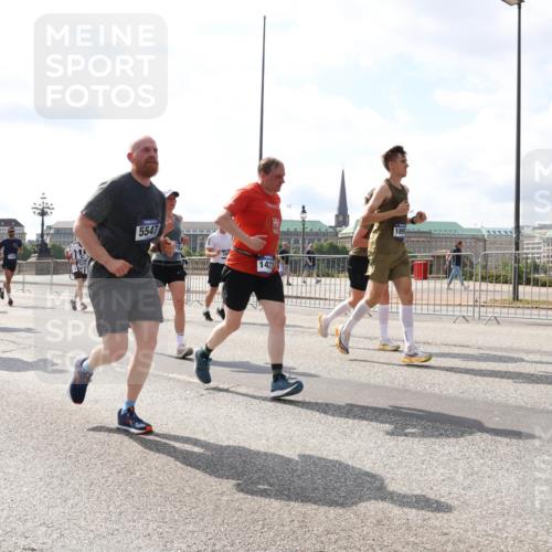 29.06.2025 - hella hamburg halbmarathon Lena Gebhardt http://msf.ph/oto/8361112 29.06.2025 10:01:41 Lombardsbrücke 15093, 663, 5547, 1432, 1184, 1329, 1387, 1420, 1464, 1653, 1722, 1724, 1729, 1881, 1940, 2006, 2091, 2167, 2591, 2806, 2957, 3039, 3199, 3425, 3663, 4249, 4286, 4319, 4322, 4328, 4370, 4649, 4663, 5547, 5570, 5602, 5603, 5675, 5742, 6087, 6281, 0000, 6302, 6327, 6438, 6591, 6595, 6921, 6924, 7287, 7846, 8030, 8045, 8046, 8191, 8392, 8578, 8691, 8822, 8926, 9230, 10281, 10301, 10383, 10576, 10882, 10915, 11043, 11465, 14471 meine-sportfotos.de