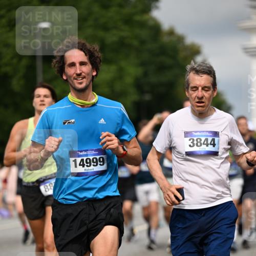 29.06.2025 - hella hamburg halbmarathon Dr. Thomas Lammeyer http://msf.ph/oto/8361147 29.06.2025 10:18:58 Kennedybrücke 1296, 1379, 1524, 1575, 1745, 2046, 2281, 2690, 3454, 3507, 3509, 3513, 3650, 4495, 4641, 5608, 5800, 5981, 6248, 6317, 6710, 7195, 7439, 7446, 7447, 7881, 8239, 8256, 8275, 8522, 8563, 8609, 8854, 8892, 9709, 9911, 9975, 10589, 10717, 10858, 11271 meine-sportfotos.de