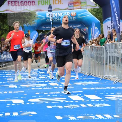 29.06.2025 - hella hamburg halbmarathon Strokosch-Dieckow http://msf.ph/oto/8361178 29.06.2025 10:29:23 Ziel 2021, 2075, 2180, 8975, 9137, 9571, 10156, 10790, 12234, 12287, 12337, 13838, 14164, 14395, 15880, 16118, 17197, 18737, 19203 meine-sportfotos.de