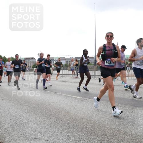 29.06.2025 - hella hamburg halbmarathon Lena Gebhardt http://msf.ph/oto/8361251 29.06.2025 10:39:16 Lombardsbrücke 725, 11419, 257, 257, 12745, 18934, 10315, 7576, 7815, 6611, 1232, 1390, 1451, 1760, 1856, 1883, 2092, 2524, 2534, 2571, 2574, 2843, 2893, 2998, 3275, 3307, 3353, 3727, 3745, 4257, 4320, 4410, 4523, 4603, 4609, 4659, 4855, 4882, 4964, 6062, 6112, 6321, 6342, 6343, 6611, 6748, 7263, 7341, 7501, 7506, 7524, 7589, 7684, 7815, 8203, 8243, 8457, 8783, 8995, 9393, 9420, 9446, 9569, 9698, 9708, 9777, 9974, 9977, 10001, 10072, 10315, 10512, 10516, 10554, 13060 meine-sportfotos.de