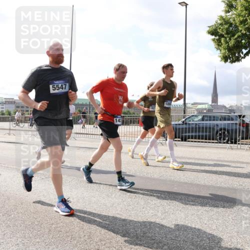 29.06.2025 - hella hamburg halbmarathon Lena Gebhardt http://msf.ph/oto/8361270 29.06.2025 10:01:41 Lombardsbrücke 4663, 5547, 143, 1895, 1823, 1184, 1329, 1387, 1420, 1464, 1653, 1722, 1724, 1729, 1881, 1940, 2006, 2091, 2167, 2591, 2806, 2957, 3039, 3199, 3425, 3663, 4249, 4286, 4319, 4322, 4328, 4370, 4649, 4663, 5547, 5570, 5602, 5603, 5675, 5742, 6087, 6281, 0000, 6302, 6327, 6438, 6591, 6595, 6921, 6924, 7287, 7846, 8030, 8045, 8046, 8191, 8392, 8578, 8691, 8822, 8926, 9230, 10281, 10301, 10383, 10576, 10882, 10915, 11043, 11465, 14471 meine-sportfotos.de