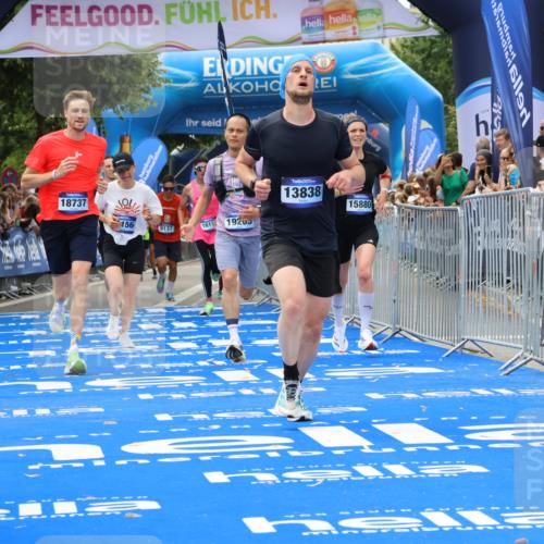29.06.2025 - hella hamburg halbmarathon Strokosch-Dieckow http://msf.ph/oto/8361289 29.06.2025 10:29:23 Ziel 2021, 2075, 2180, 8975, 9137, 9571, 10156, 10790, 12234, 12287, 12337, 13838, 14164, 14395, 15880, 16118, 17197, 18737, 19203 meine-sportfotos.de