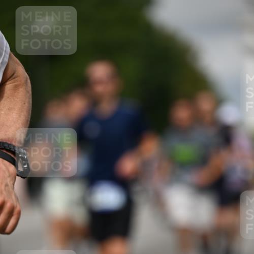 29.06.2025 - hella hamburg halbmarathon Dr. Thomas Lammeyer http://msf.ph/oto/8361311 29.06.2025 10:18:59 Kennedybrücke 1296, 1379, 1524, 1575, 1745, 2046, 2281, 2690, 3507, 3509, 3513, 3650, 4495, 4641, 5608, 5800, 5981, 6248, 6317, 6710, 7195, 7439, 7446, 7447, 7881, 8237, 8239, 8256, 8275, 8522, 8563, 8609, 8854, 8892, 9709, 9911, 9975, 10589, 10717, 10858, 11271 meine-sportfotos.de