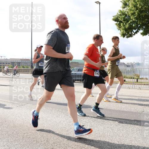 29.06.2025 - hella hamburg halbmarathon Lena Gebhardt http://msf.ph/oto/8361327 29.06.2025 10:01:42 Lombardsbrücke 4003, 10915, 554, 143, 189, 1184, 1329, 1387, 1420, 1464, 1653, 1722, 1724, 1729, 1881, 1940, 2006, 2091, 2167, 2591, 2806, 2957, 3039, 3199, 3425, 3663, 4249, 4286, 4319, 4322, 4328, 4370, 4649, 4663, 5547, 5570, 5602, 5603, 5675, 5742, 6087, 6281, 0000, 6302, 6327, 6438, 6591, 6595, 6921, 6924, 7287, 7846, 8030, 8045, 8046, 8191, 8392, 8578, 8691, 8822, 8926, 9230, 10177, 10281, 10301, 10383, 10576, 10882, 10915, 11043, 11465, 14471 meine-sportfotos.de