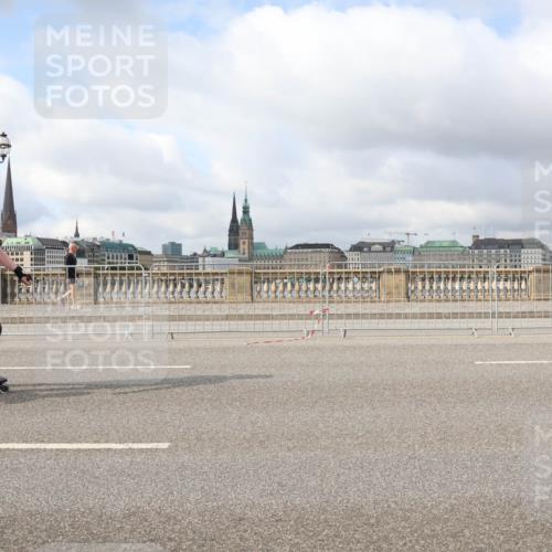 29.06.2025 - hella hamburg halbmarathon Lena Gebhardt http://msf.ph/oto/8361356 29.06.2025 09:10:13 Lombardsbrücke 24 meine-sportfotos.de