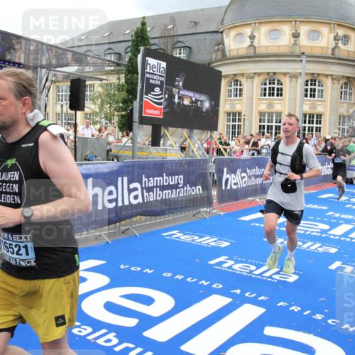 29.06.2025 - hella hamburg halbmarathon Michael Strokosch http://msf.ph/oto/8361377 29.06.2025 10:55:22 Ziel 4189, 5287, 5643, 6723, 6891, 8487, 8973, 10188, 10263, 11184, 12526, 13236, 13470, 16521, 16985, 18290, 18380, 18531 meine-sportfotos.de