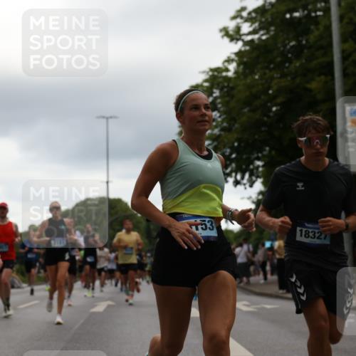 29.06.2025 - hella hamburg halbmarathon Yannick Fuchs http://msf.ph/oto/8361393 29.06.2025 10:53:13 20KM 1285, 2006, 2348, 2584, 2677, 2957, 2978, 3114, 3181, 3279, 3425, 3983, 4088, 4592, 5347, 5633, 5885, 6087, 6202, 6220, 6438, 6997, 7031, 7223, 7287, 7476, 8290, 9655, 10036, 10587, 10759, 10896, 10943, 11935, 11938, 12206, 12261, 12564, 12633, 12736, 12862, 13583, 13761, 14375, 14567, 14732, 14902, 14965, 15232, 15240, 15284, 15824, 16160, 16341, 16563, 16910, 16980, 17017, 17346, 17503, 17630, 18153, 18266, 18327, 18467, 18716, 19015, 19160 meine-sportfotos.de