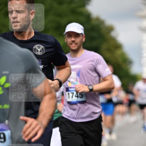 29.06.2025 - hella hamburg halbmarathon Dr. Thomas Lammeyer http://msf.ph/oto/8361426 29.06.2025 10:19:03 Kennedybrücke 1296, 1379, 1524, 1575, 1745, 2046, 2281, 2690, 3507, 3509, 3513, 3650, 4492, 4494, 4495, 4641, 5271, 5608, 5800, 5981, 5986, 6248, 6317, 6710, 7195, 7439, 7881, 8237, 8239, 8256, 8275, 8522, 8609, 8854, 8892, 9423, 9709, 9911, 9975, 9997, 10589, 10717, 10858, 11271 meine-sportfotos.de