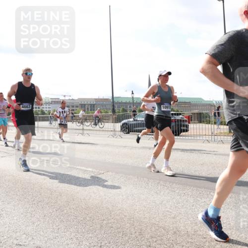 29.06.2025 - hella hamburg halbmarathon Lena Gebhardt http://msf.ph/oto/8361428 29.06.2025 10:01:42 Lombardsbrücke 15093, 12734, 4663, 10915, 5547, 1184, 1329, 1387, 1420, 1464, 1653, 1722, 1724, 1729, 1881, 1940, 2006, 2091, 2167, 2591, 2806, 2957, 3039, 3199, 3425, 3663, 4249, 4286, 4319, 4322, 4328, 4370, 4649, 4663, 5547, 5570, 5602, 5603, 5675, 5742, 6087, 6281, 0000, 6302, 6327, 6438, 6591, 6595, 6921, 6924, 7287, 7846, 8030, 8045, 8046, 8191, 8392, 8578, 8691, 8822, 8926, 9230, 10177, 10281, 10301, 10383, 10576, 10882, 10915, 11043, 11465, 14471 meine-sportfotos.de