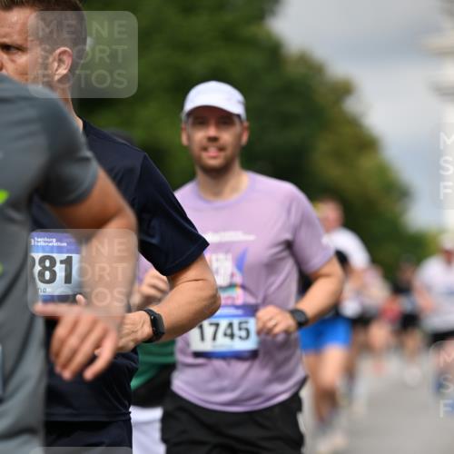 29.06.2025 - hella hamburg halbmarathon Dr. Thomas Lammeyer http://msf.ph/oto/8361436 29.06.2025 10:19:03 Kennedybrücke 1296, 1379, 1524, 1575, 1745, 2046, 2281, 2690, 3507, 3509, 3513, 3650, 4492, 4494, 4495, 4641, 5271, 5608, 5800, 5981, 5986, 6248, 6317, 6710, 7195, 7439, 7881, 8237, 8239, 8256, 8275, 8522, 8609, 8854, 8892, 9423, 9709, 9911, 9975, 9997, 10589, 10717, 10858, 11271 meine-sportfotos.de