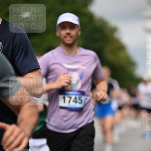 29.06.2025 - hella hamburg halbmarathon Dr. Thomas Lammeyer http://msf.ph/oto/8361458 29.06.2025 10:19:03 Kennedybrücke 1296, 1379, 1524, 1575, 1745, 2046, 2281, 2690, 3507, 3509, 3513, 3650, 4492, 4494, 4495, 4641, 5271, 5608, 5800, 5981, 5986, 6248, 6317, 6710, 7195, 7439, 7881, 8237, 8239, 8256, 8275, 8522, 8609, 8854, 8892, 9423, 9709, 9911, 9975, 9997, 10589, 10717, 10858, 11271 meine-sportfotos.de