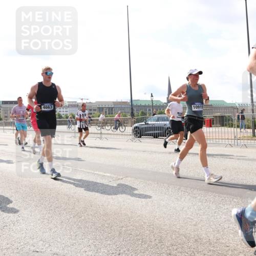 29.06.2025 - hella hamburg halbmarathon Lena Gebhardt http://msf.ph/oto/8361459 29.06.2025 10:01:42 Lombardsbrücke 2591, 15093, 12734, 4663, 169, 10915, 1184, 1329, 1387, 1420, 1464, 1653, 1722, 1724, 1729, 1881, 1940, 2006, 2091, 2167, 2591, 2806, 2957, 3039, 3199, 3425, 3663, 4249, 4286, 4319, 4322, 4328, 4370, 4649, 4663, 5547, 5570, 5602, 5603, 5675, 5742, 6087, 6281, 0000, 6302, 6327, 6438, 6591, 6595, 6921, 6924, 7287, 7846, 8030, 8045, 8046, 8191, 8392, 8578, 8691, 8822, 8926, 9230, 10177, 10281, 10301, 10383, 10576, 10882, 10915, 11043, 11465, 14471 meine-sportfotos.de