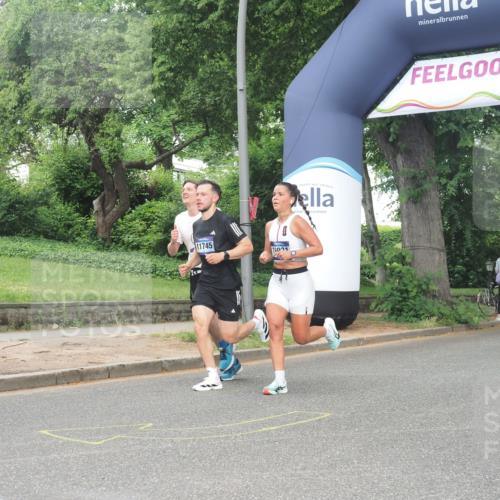 29.06.2025 - hella hamburg halbmarathon KatJ http://msf.ph/oto/8361469 29.06.2025 10:22:30 Zwischen KM18-KM19 2879, 4602 meine-sportfotos.de