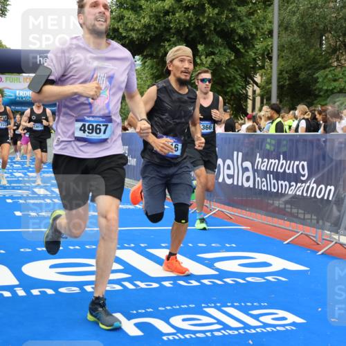 29.06.2025 - hella hamburg halbmarathon Strokosch-Dieckow http://msf.ph/oto/8361472 29.06.2025 10:51:08 Ziel 1366, 1461, 1630, 4077, 4404, 4816, 4967, 5600, 6027, 8117, 8261, 8508, 8704, 8930, 9476, 10508, 10603, 10868, 11512, 11625, 11733, 13008, 13073, 15480, 17384, 17530, 17823, 18066 meine-sportfotos.de