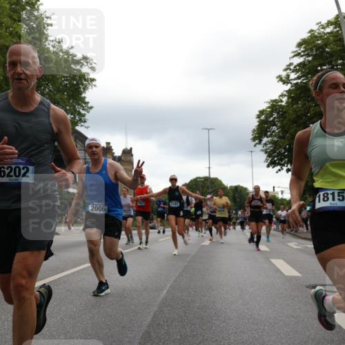 29.06.2025 - hella hamburg halbmarathon Yannick Fuchs http://msf.ph/oto/8361474 29.06.2025 10:53:13 20KM 1285, 2006, 2348, 2584, 2677, 2957, 2978, 3114, 3181, 3279, 3425, 3983, 4088, 4592, 5347, 5633, 5885, 6087, 6202, 6220, 6438, 6997, 7031, 7223, 7287, 7476, 8290, 9655, 10036, 10587, 10759, 10896, 10943, 11935, 11938, 12206, 12261, 12564, 12633, 12736, 12862, 13583, 13761, 14375, 14567, 14732, 14902, 14965, 15232, 15240, 15284, 15824, 16160, 16341, 16563, 16910, 16980, 17017, 17346, 17503, 17630, 18153, 18266, 18327, 18467, 18716, 19015, 19160 meine-sportfotos.de