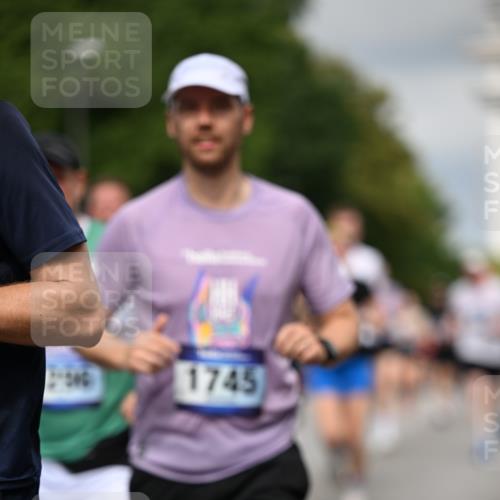 29.06.2025 - hella hamburg halbmarathon Dr. Thomas Lammeyer http://msf.ph/oto/8361475 29.06.2025 10:19:03 Kennedybrücke 1296, 1379, 1524, 1575, 1745, 2046, 2281, 2690, 3507, 3509, 3513, 3650, 4492, 4494, 4495, 4641, 5271, 5608, 5800, 5981, 5986, 6248, 6317, 6710, 7195, 7439, 7881, 8237, 8239, 8256, 8275, 8522, 8609, 8854, 8892, 9423, 9709, 9911, 9975, 9997, 10589, 10717, 10858, 11271 meine-sportfotos.de