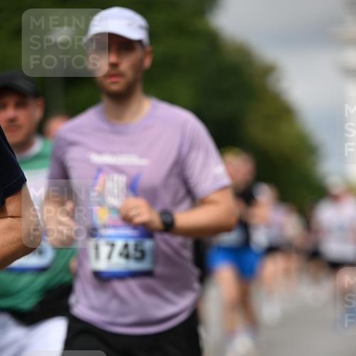 29.06.2025 - hella hamburg halbmarathon Dr. Thomas Lammeyer http://msf.ph/oto/8361482 29.06.2025 10:19:03 Kennedybrücke 1296, 1379, 1524, 1575, 1745, 2046, 2281, 2690, 3507, 3509, 3513, 3650, 4492, 4494, 4495, 4641, 5271, 5608, 5800, 5981, 5986, 6248, 6317, 6710, 7195, 7439, 7881, 8237, 8239, 8256, 8275, 8522, 8609, 8854, 8892, 9423, 9709, 9911, 9975, 9997, 10589, 10717, 10858, 11271 meine-sportfotos.de