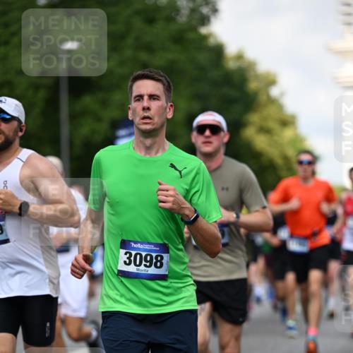 29.06.2025 - hella hamburg halbmarathon Dr. Thomas Lammeyer http://msf.ph/oto/8361496 29.06.2025 09:56:37 Kennedybrücke 1012, 1070, 1163, 1176, 1391, 1468, 1613, 1735, 1782, 2048, 2189, 2213, 2590, 2788, 2970, 3021, 3098, 3109, 3124, 3304, 3907, 3917, 3928, 4277, 4497, 4691, 4933, 4981, 4997, 5476, 5477, 5623, 5624, 5682, 6152, 6712, 6716, 7005, 7093, 7204, 7325, 7599, 7765, 7843, 8063, 8145, 8664, 8694, 8704, 8722, 9081, 9213, 9232, 9374, 9534, 9538, 9540, 9585, 10000, 10208, 10246, 10313, 10750, 10796, 10969, 11153, 11291, 11346 meine-sportfotos.de