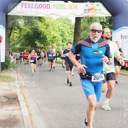 29.06.2025 - hella hamburg halbmarathon MichiJ http://msf.ph/oto/8361499 29.06.2025 10:42:58 Zwischen KM18-KM19 2034, 4249, 5721, 5744, 11039, 11870, 12440, 13394, 15134 meine-sportfotos.de